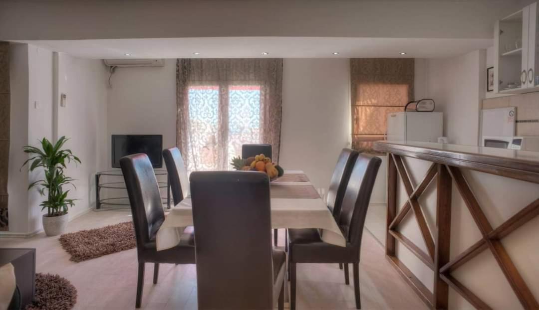 Apartments Aleksandar Petrovac Bilik gambar