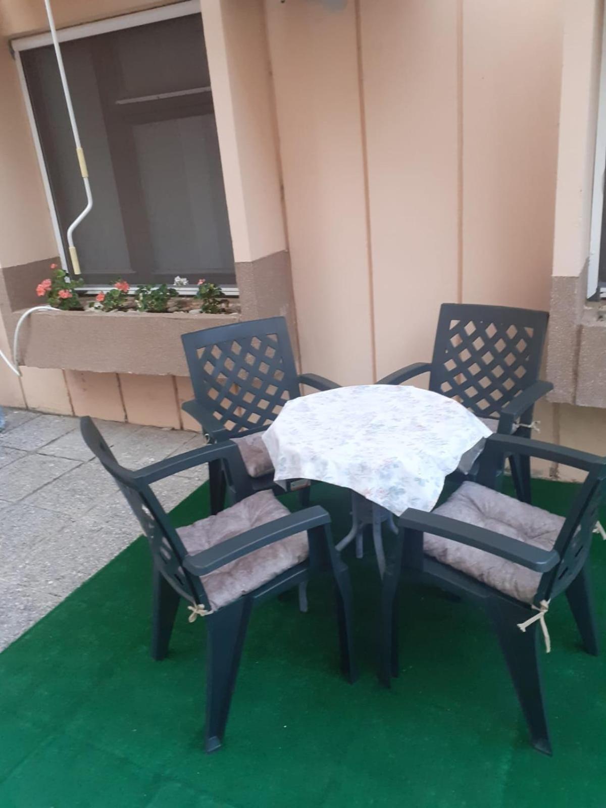 Apartments Aleksandar Petrovac Bilik gambar