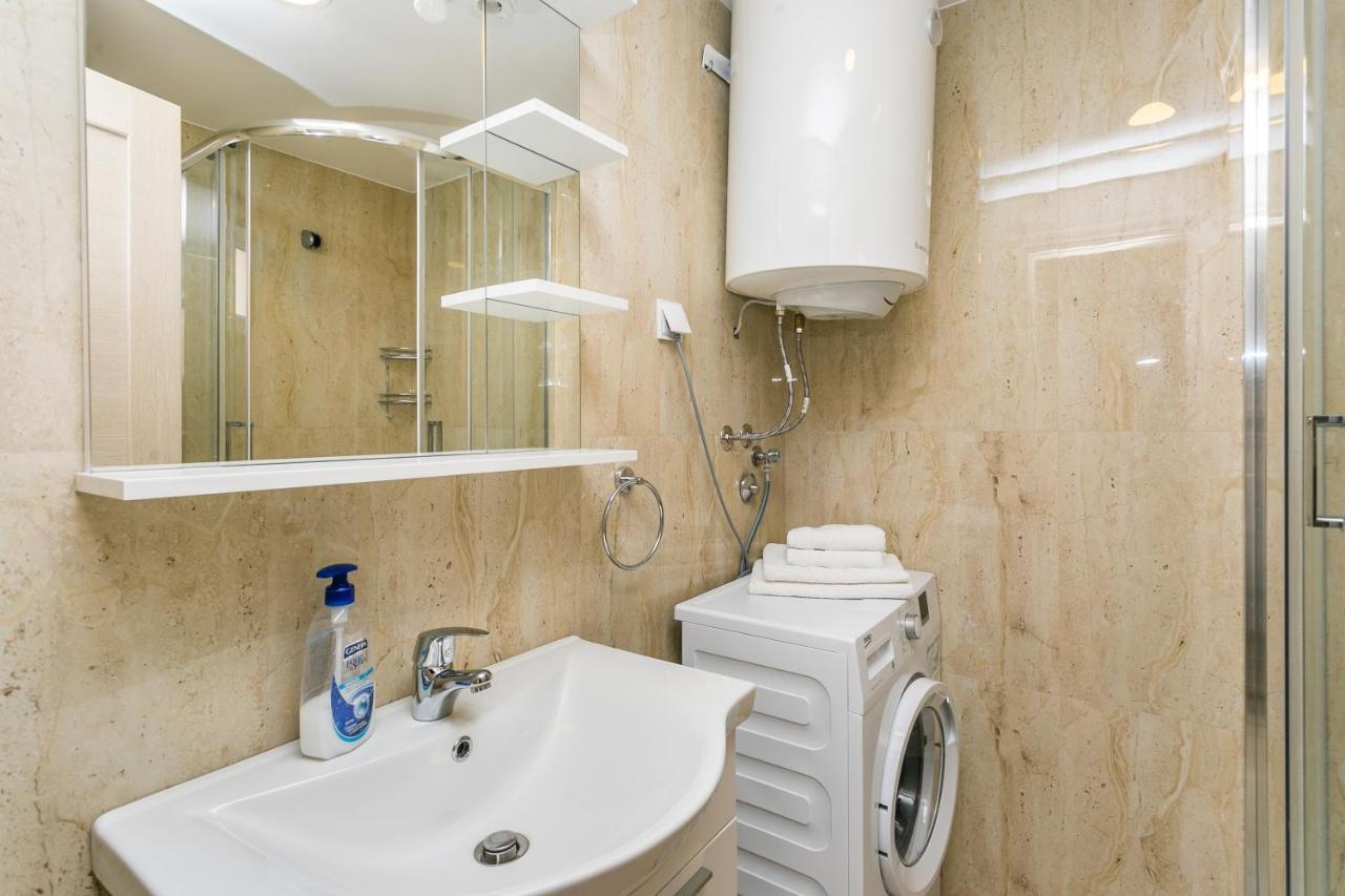 Apartments Aleksandar Petrovac Bilik gambar
